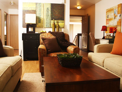 WWU Apartments - Pomeroy Court Living Room Front